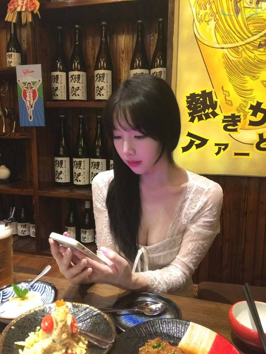 广州高挑女神模特侧拍5