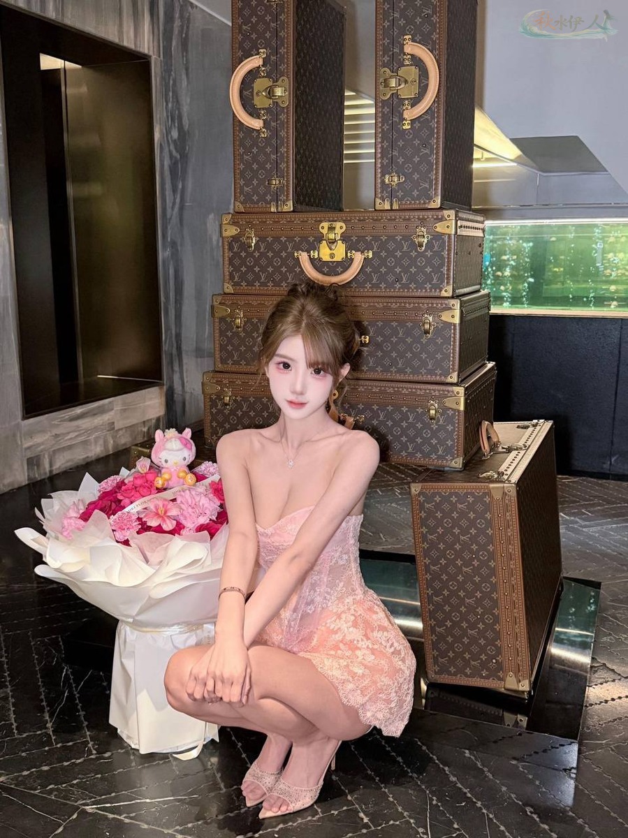 苏州模特皮肤白皙细腻写真