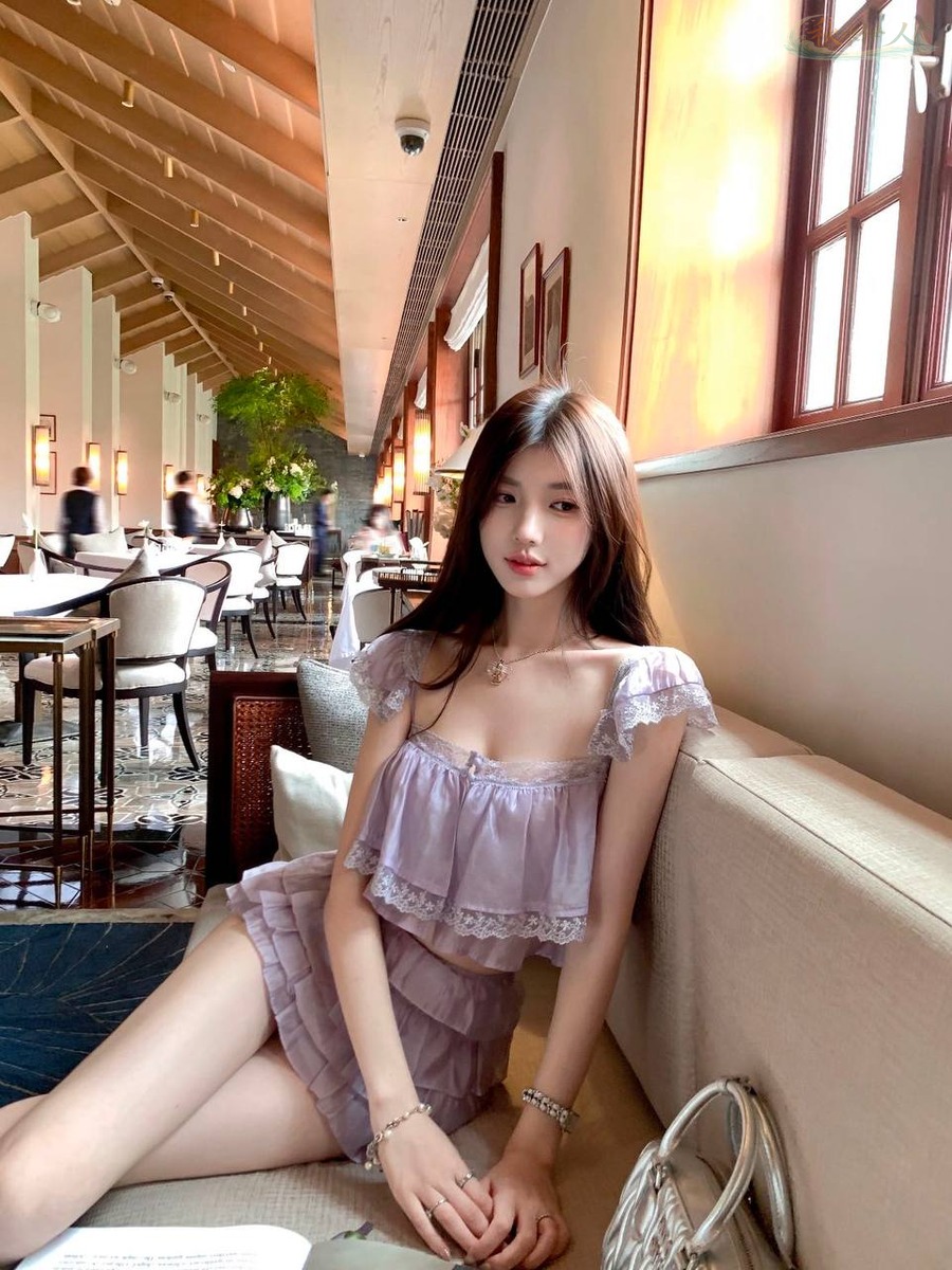 上海清纯模特长腿写真街拍