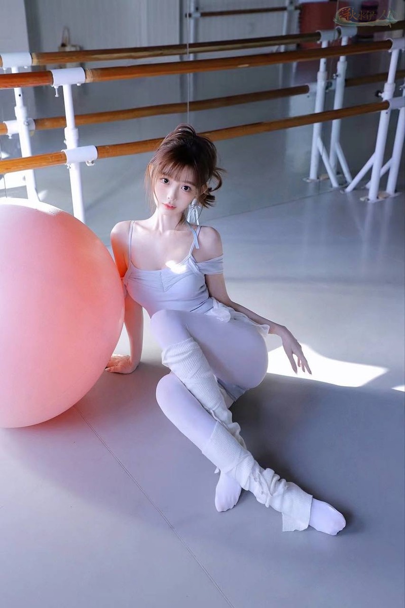 高尔夫爱好女生运动风格
