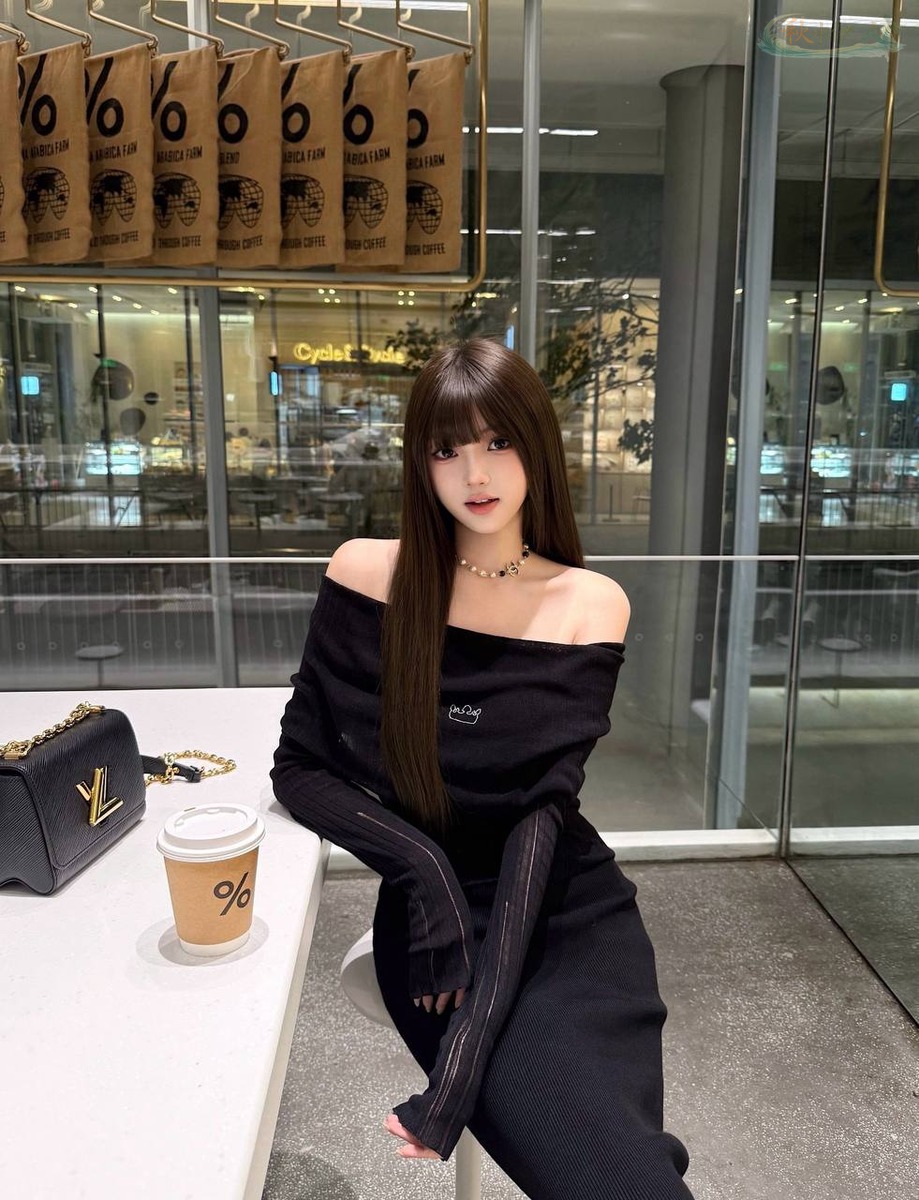 杭州纯欲风模特高挑身材展示