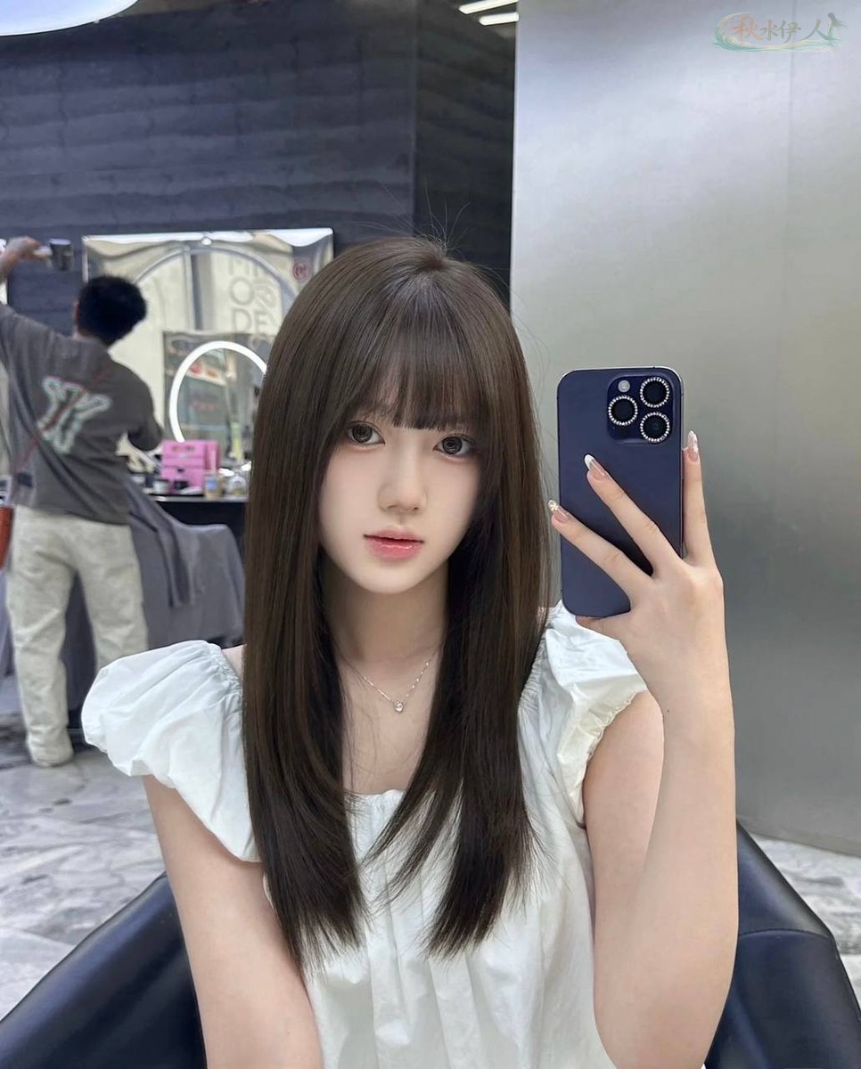 杭州甜妹模特冷白皮童颜巨乳写真