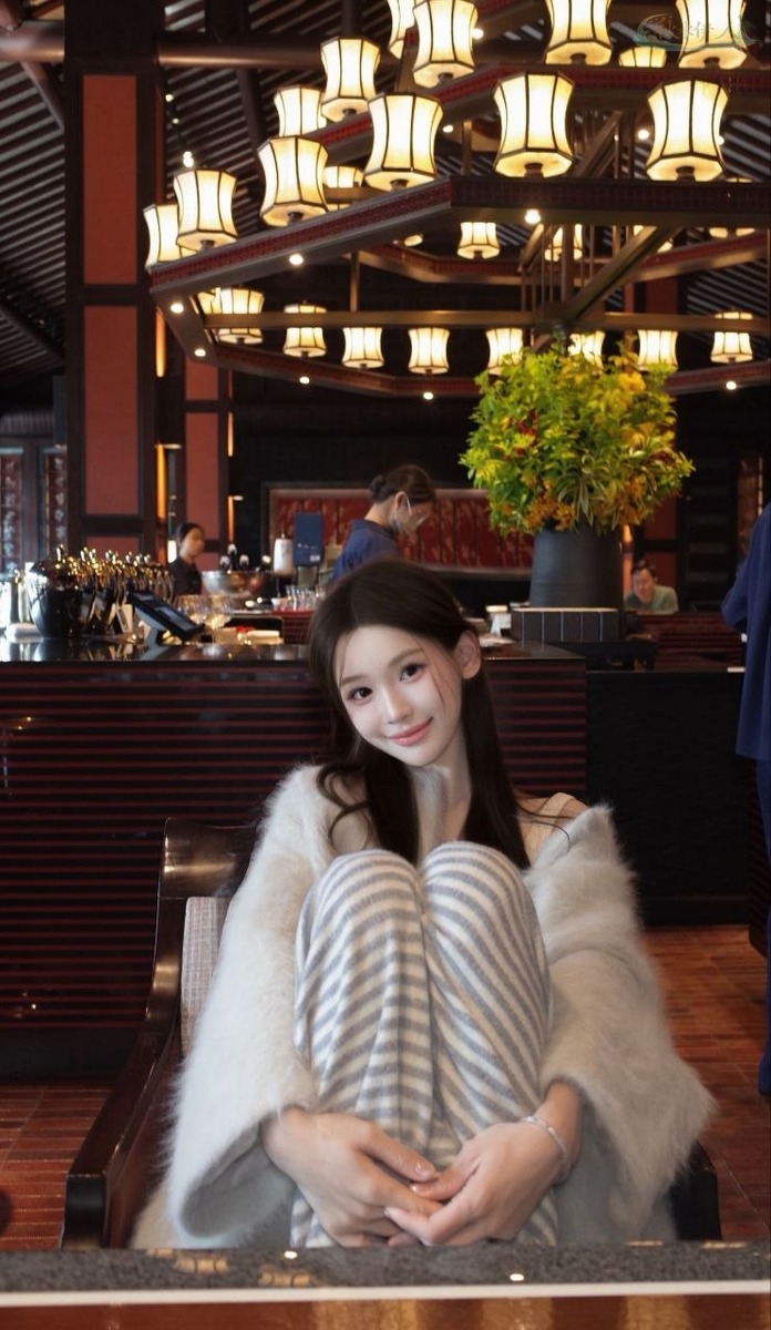 杭州甜美天花板模特正面照8