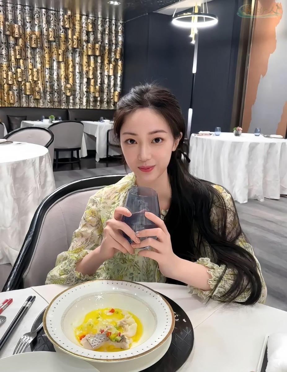 深圳C罩杯真胸模特A4腰