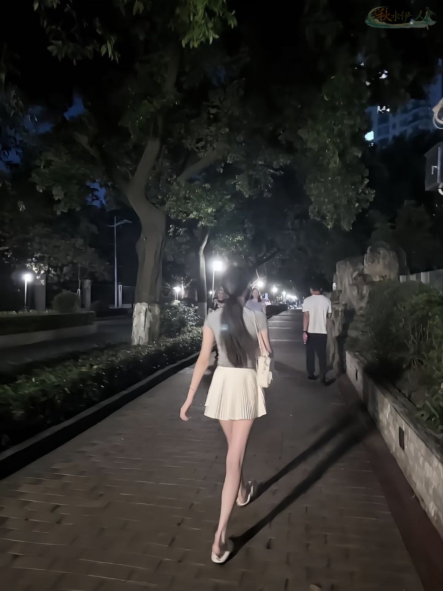 深圳蜜桃臀模特自然大气