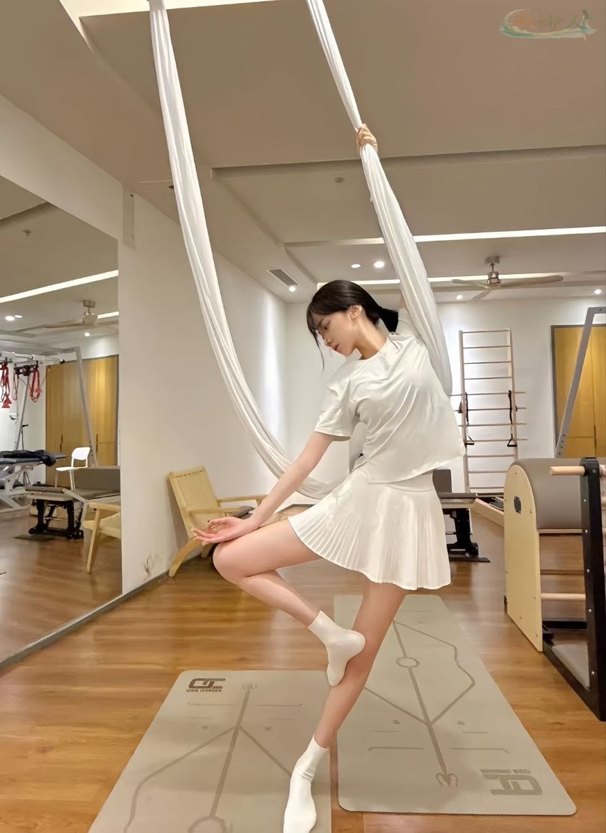 深圳九头身模特超长筷子腿