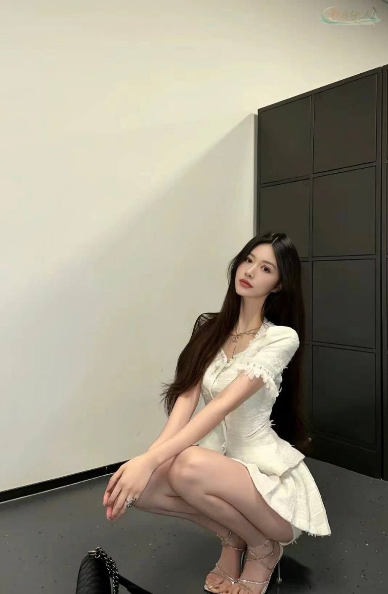 深圳可纯可御模特展台走秀