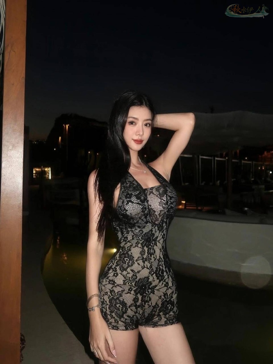 上海御姐模特角色扮演性感写真