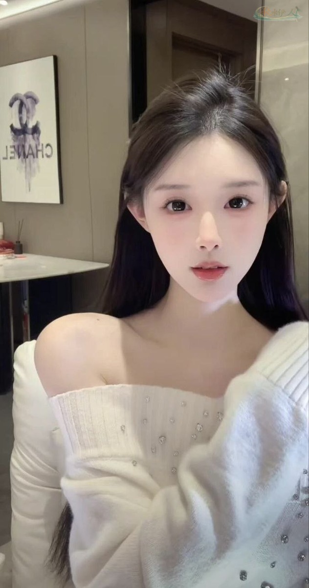 南京娇小身材无纹身模特写真4