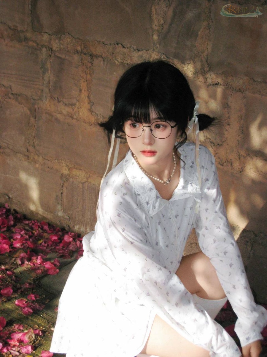 上海清纯可爱女孩微笑