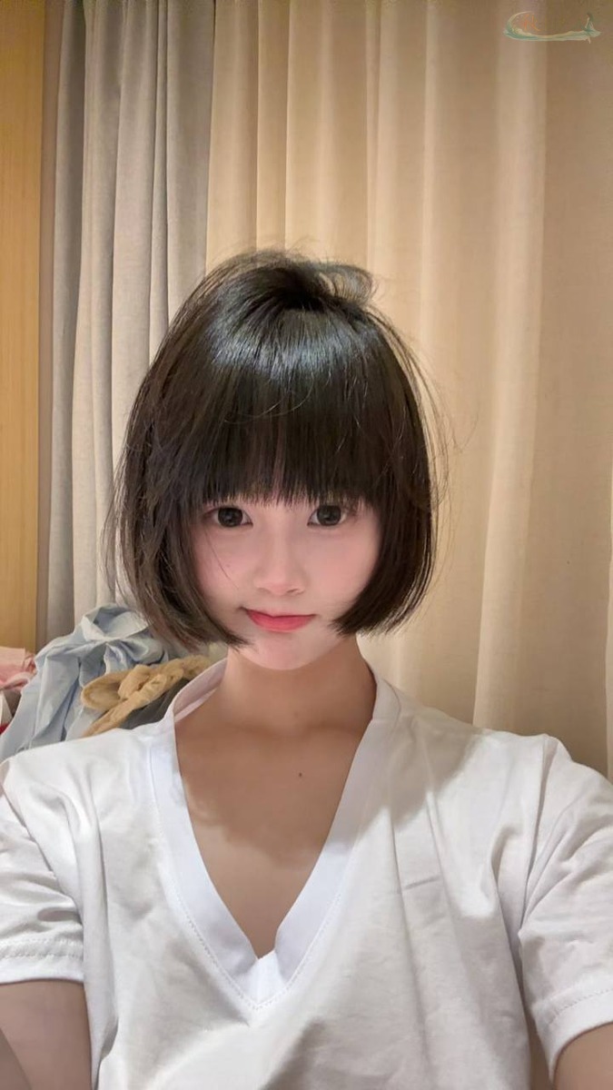 苏州巴掌腰少女小纹身特写