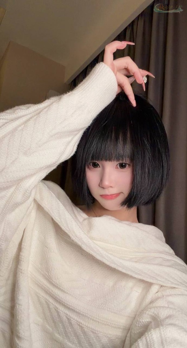 苏州清纯学生模特巴掌腰写真