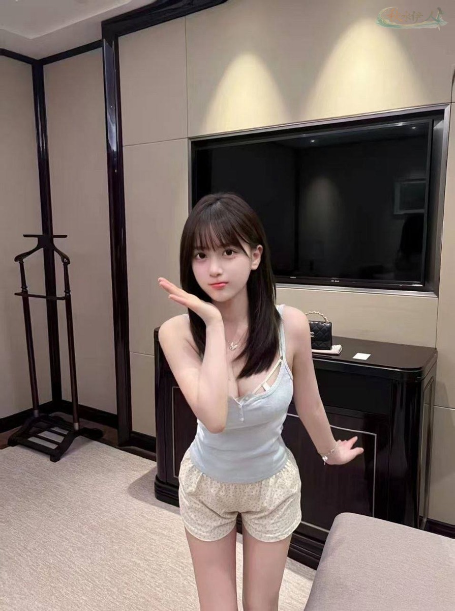 深圳E罩杯气质模特街拍