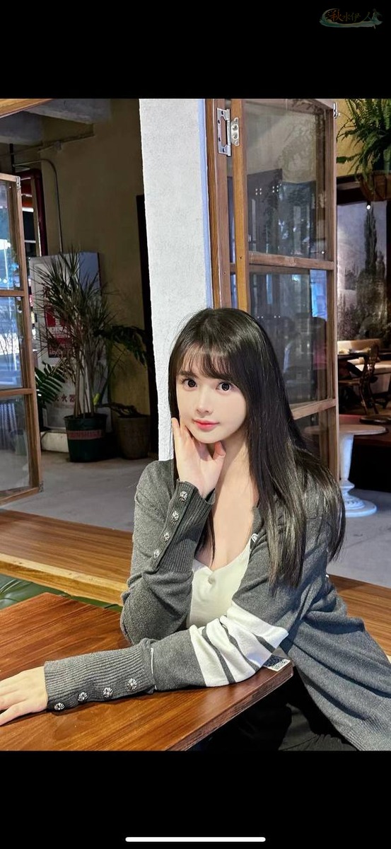 深圳无纹身模特甜美笑容