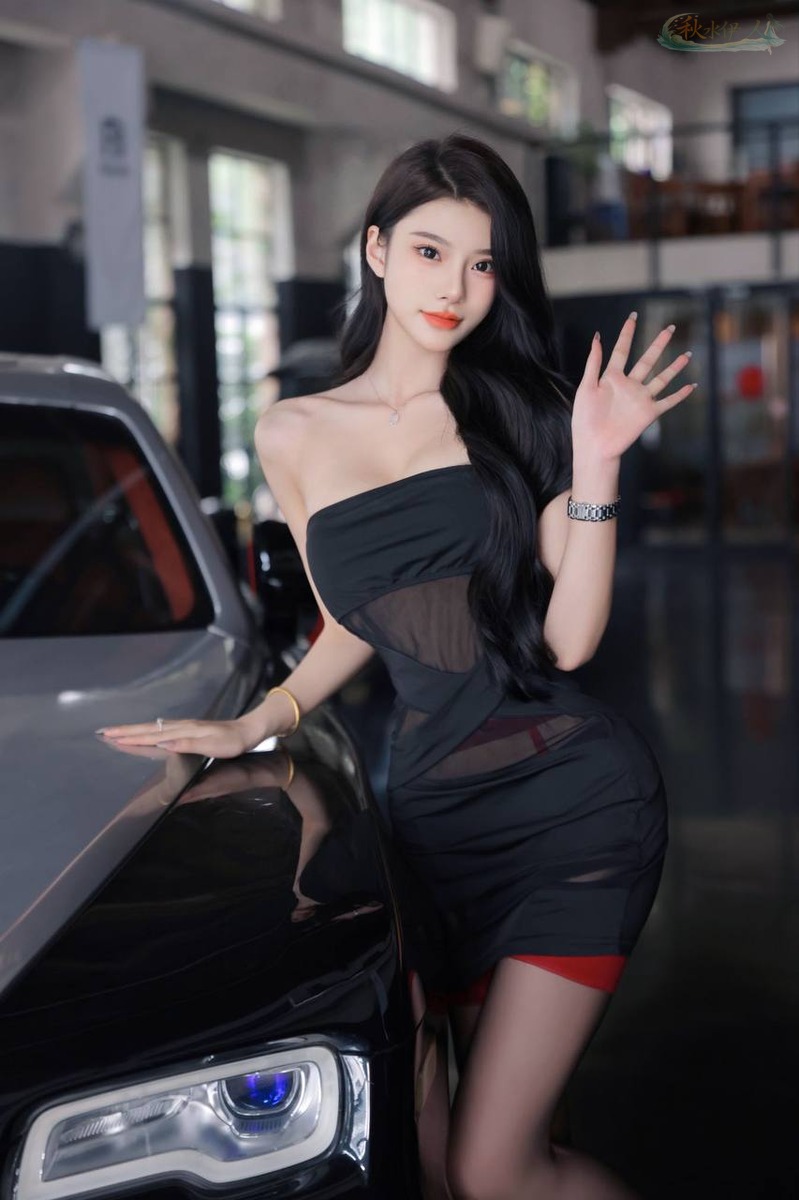 广州气质车模筷子腿雪白肌肤
