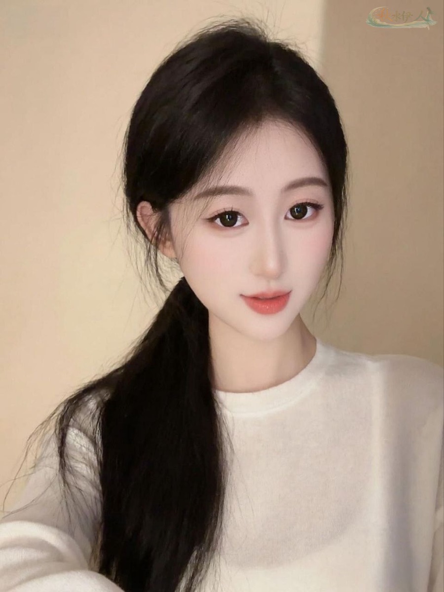 南京纯欲甜美校花街拍写真