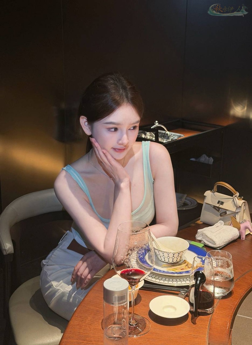 深圳南方姑娘御姐系温柔写真