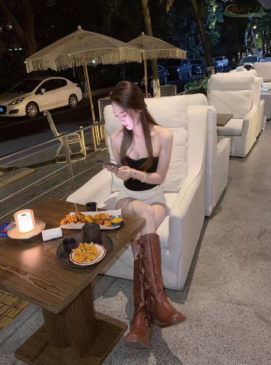 杭州性感模特曲线优美