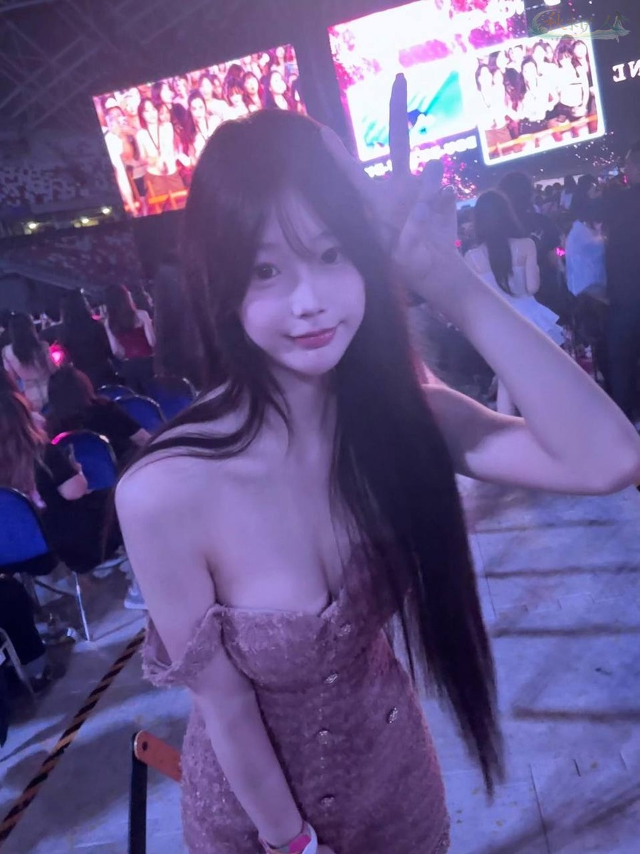 杭州九头身酷飒少女写真