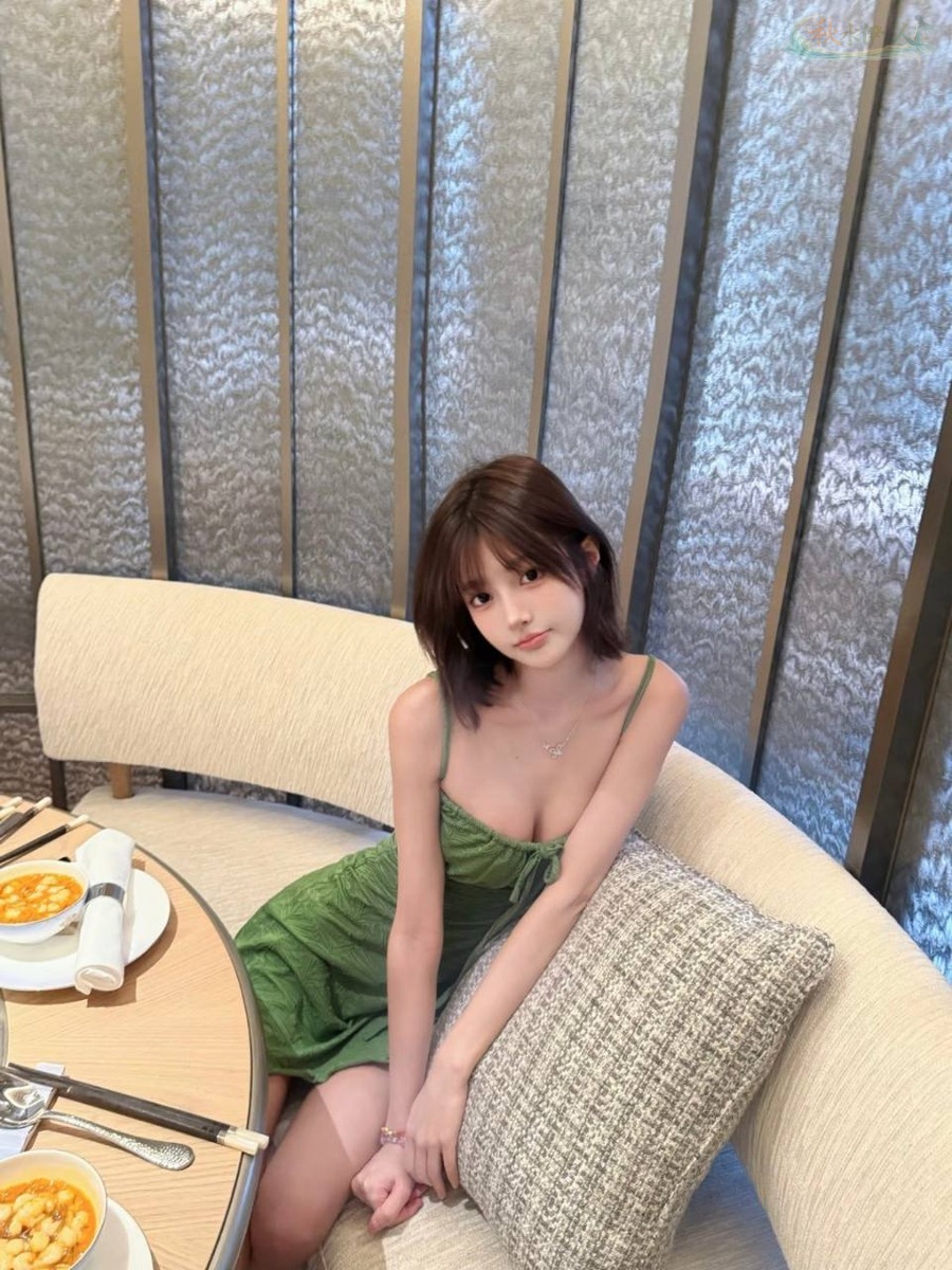 广州纯欲少女皮肤雪白写真