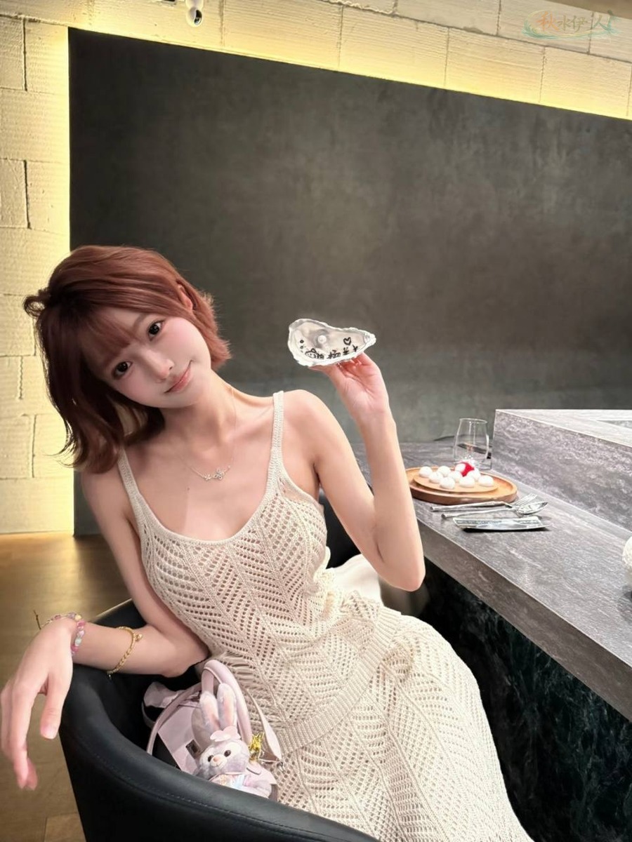 广州纯欲短发模特校园风写真