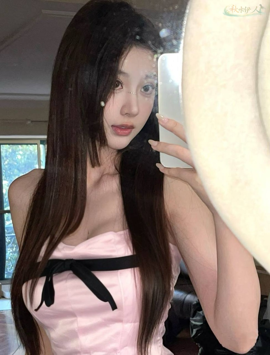 广州纯欲模特人鱼线身材展示