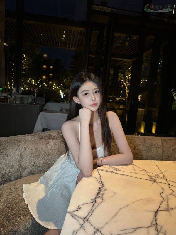 广州无整容雪白少女时尚大片