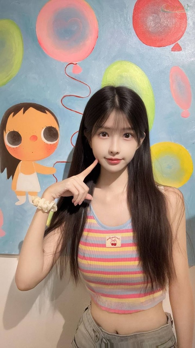 深圳04年甜美模特街拍