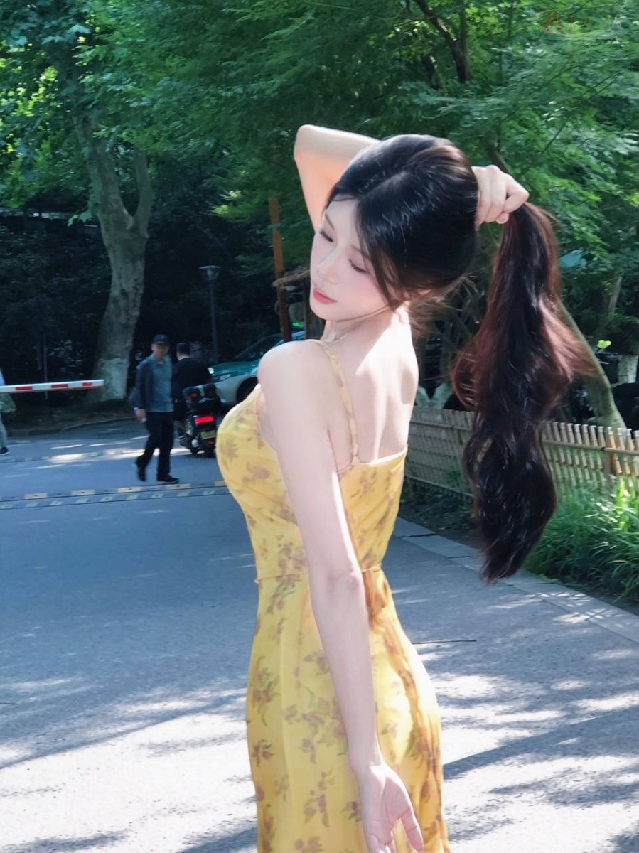 成都网红主播冷白皮身材
