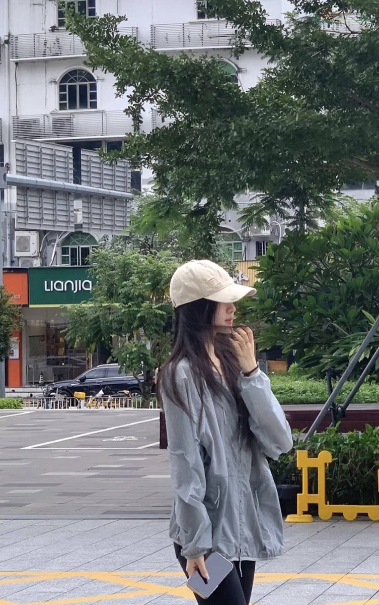 深圳纯欲风模特摄影图