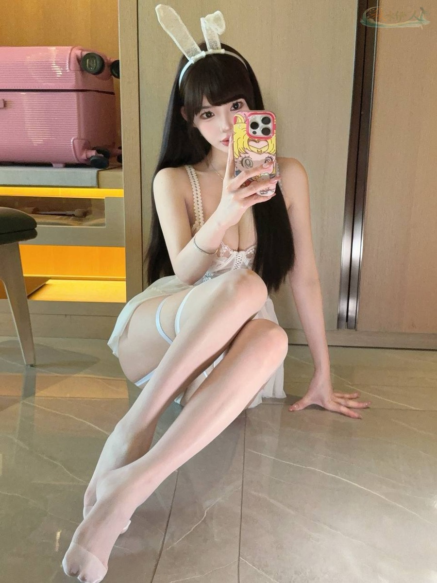 广州COS萝莉一字马模特写真