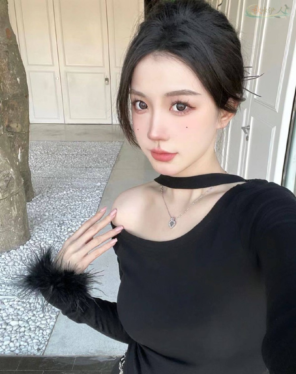 上海00后气质女模写真
