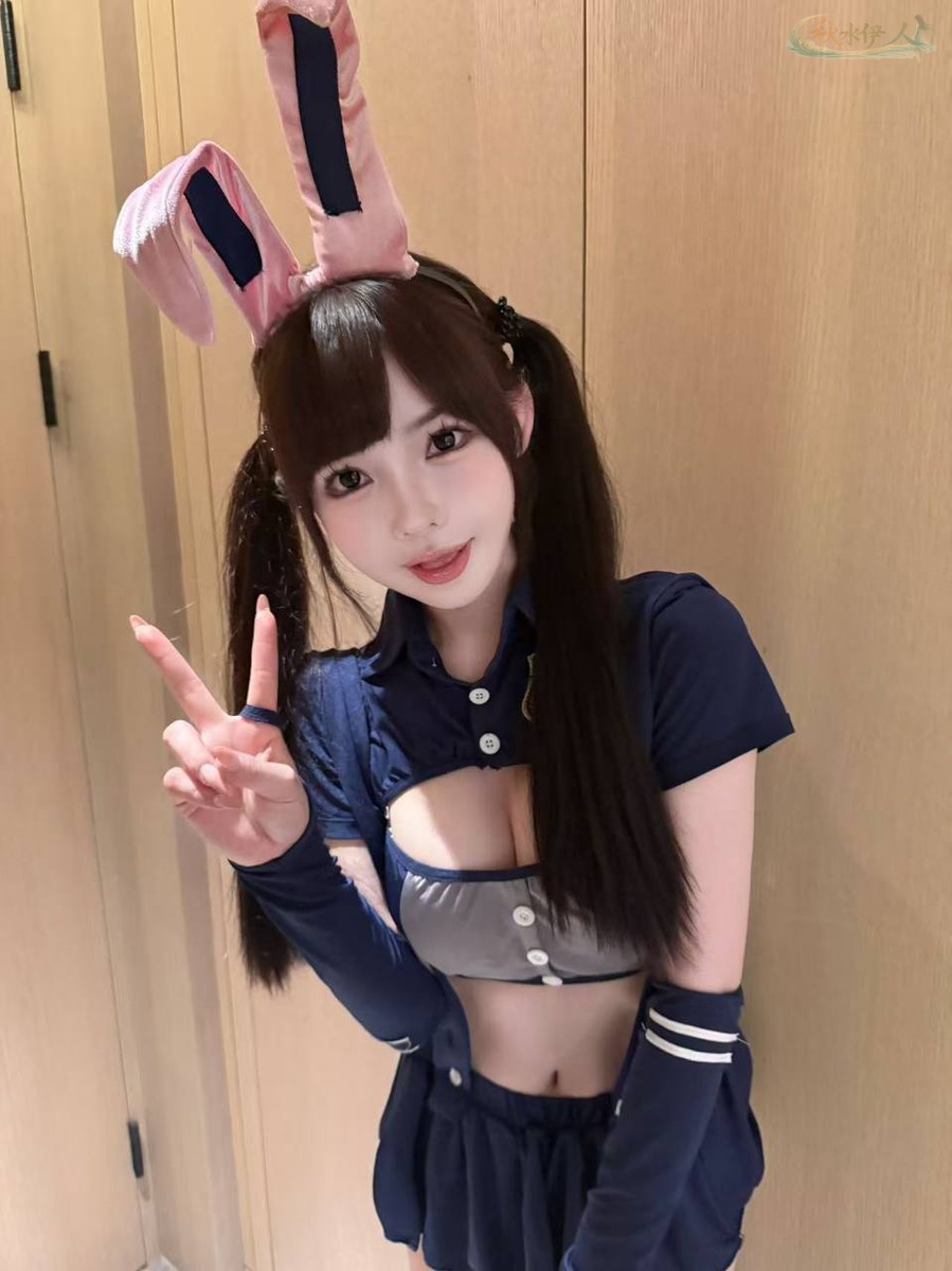 广州健身马甲线蜜桃臀模特