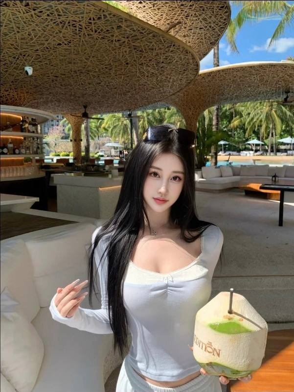 广州02年甜美模特照片