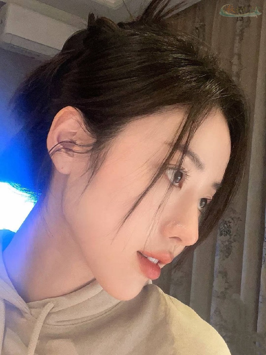 上海白皙御姐风格美图