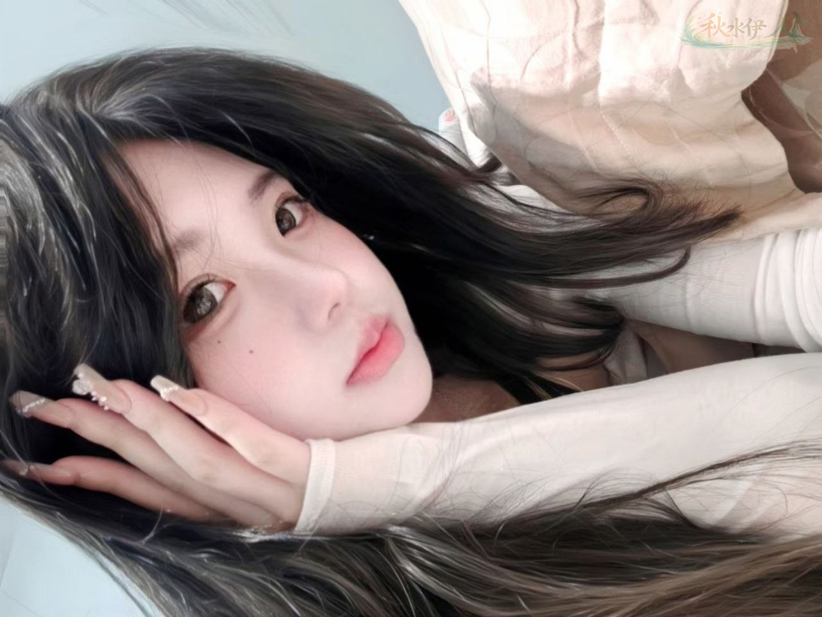 北京甜美台湾腔女生自拍照
