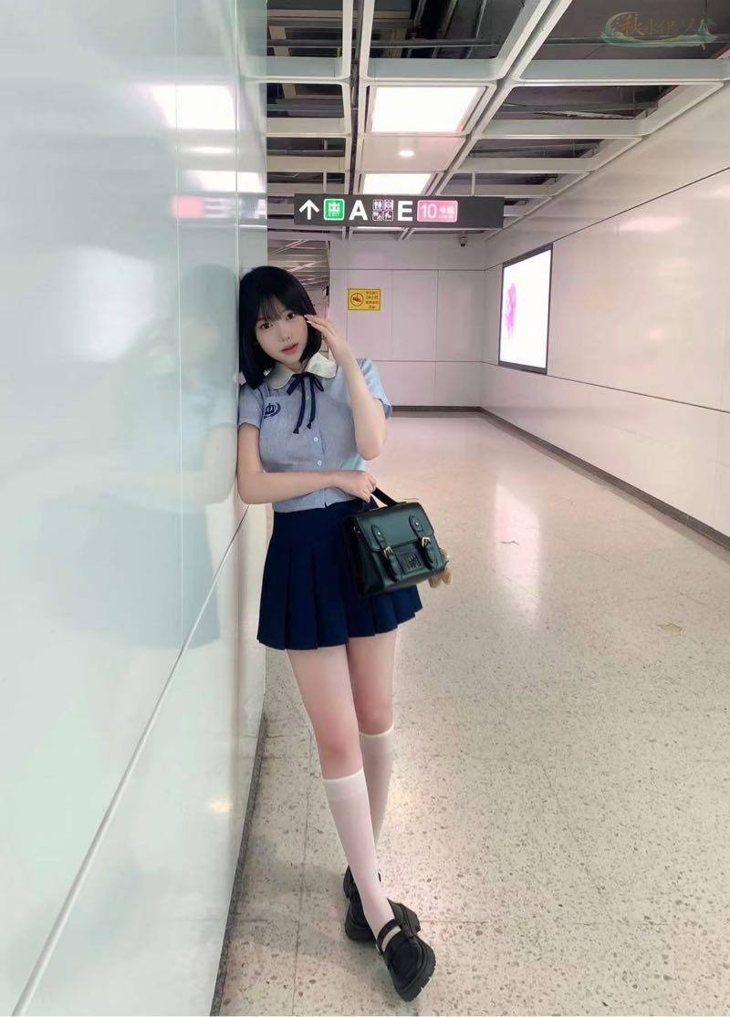 广州皮肤白皙女模个人美图