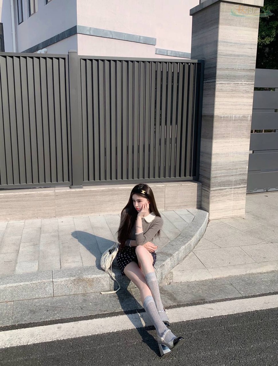 广州无纹身气质少女写真
