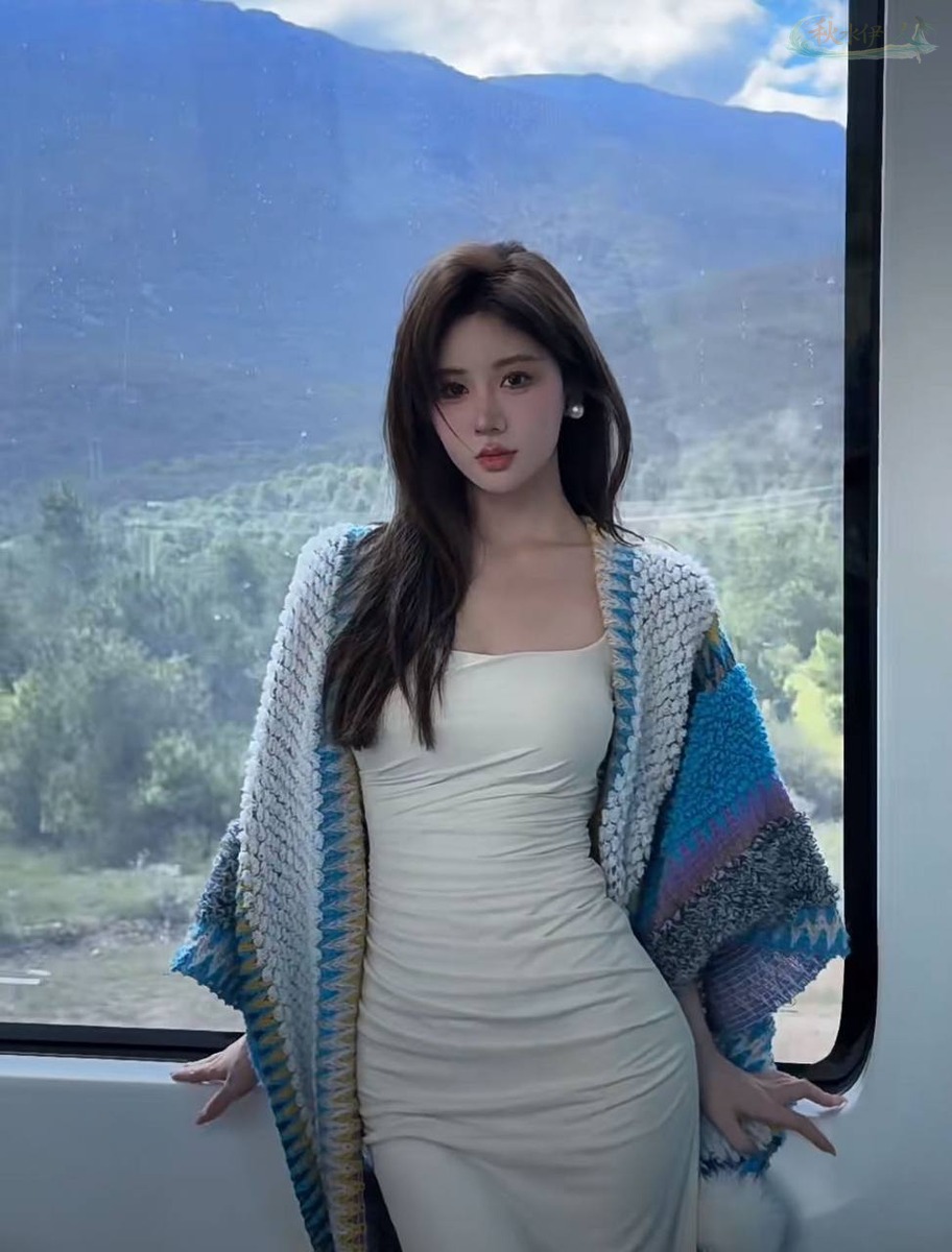 广州清冷气质女模 身材前凸后翘 写真