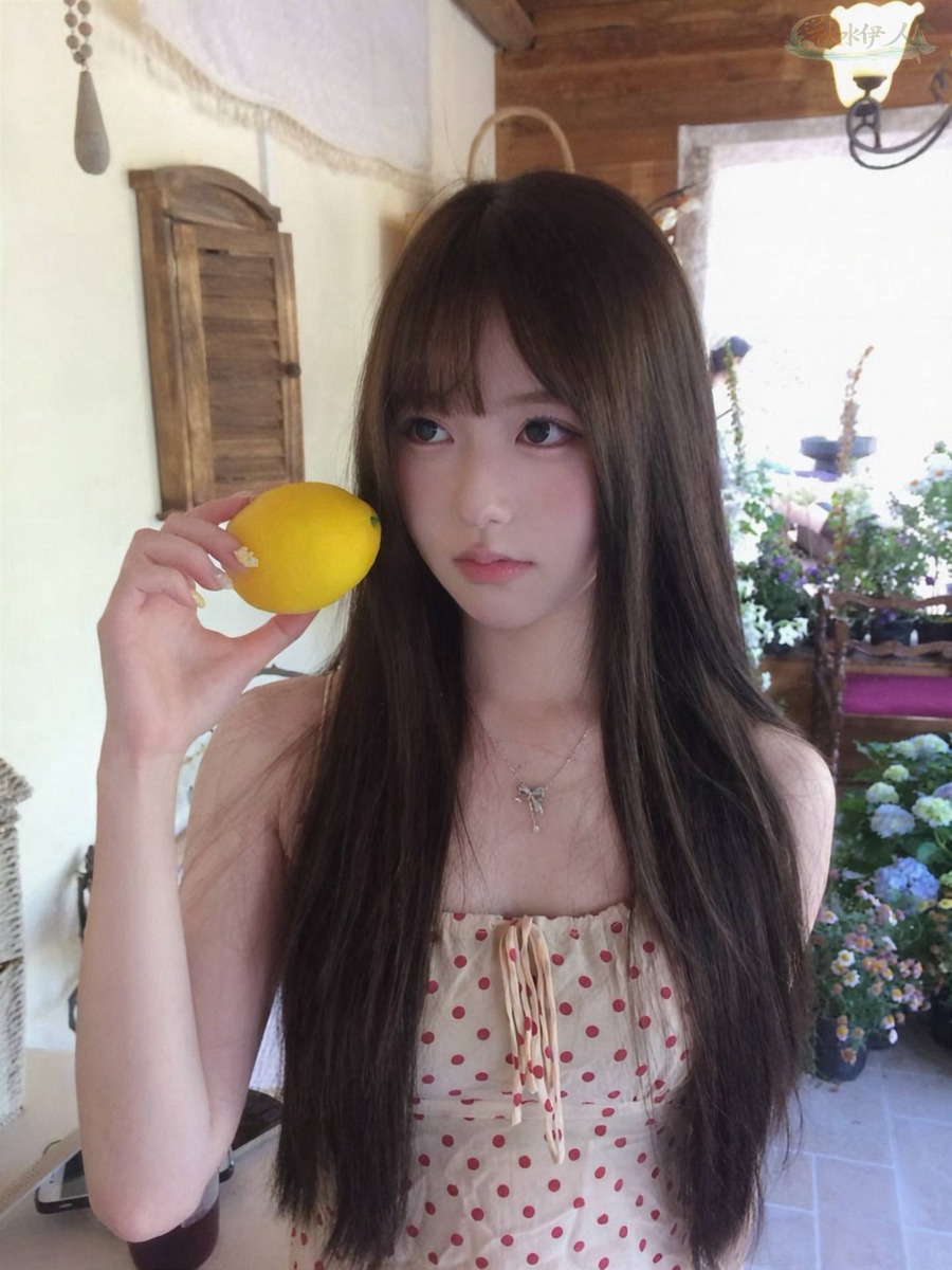 上海白皙皮肤甜妹少女写真