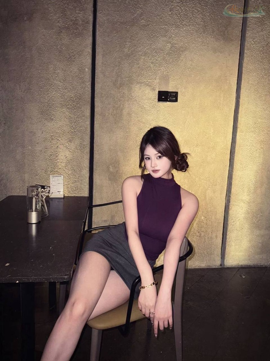 广州童颜巨乳甜美模特写真照