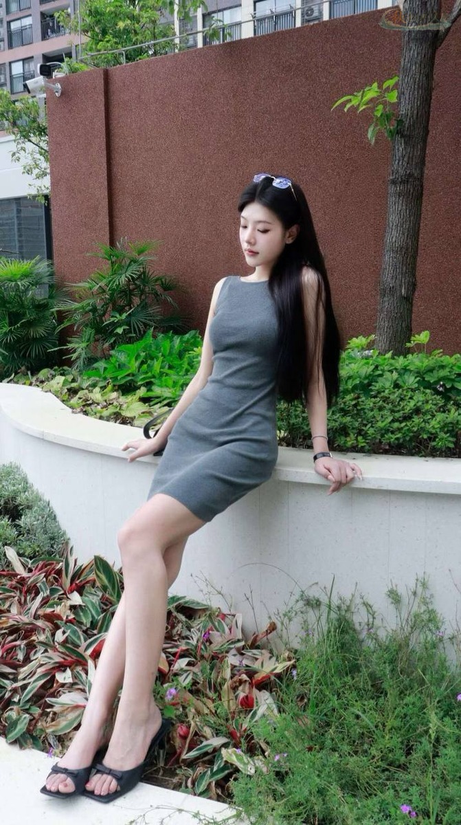 深圳模特刘亦菲相似侧颜