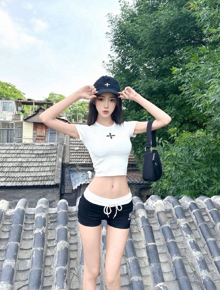 深圳初恋气质少女 细长腿模特街拍