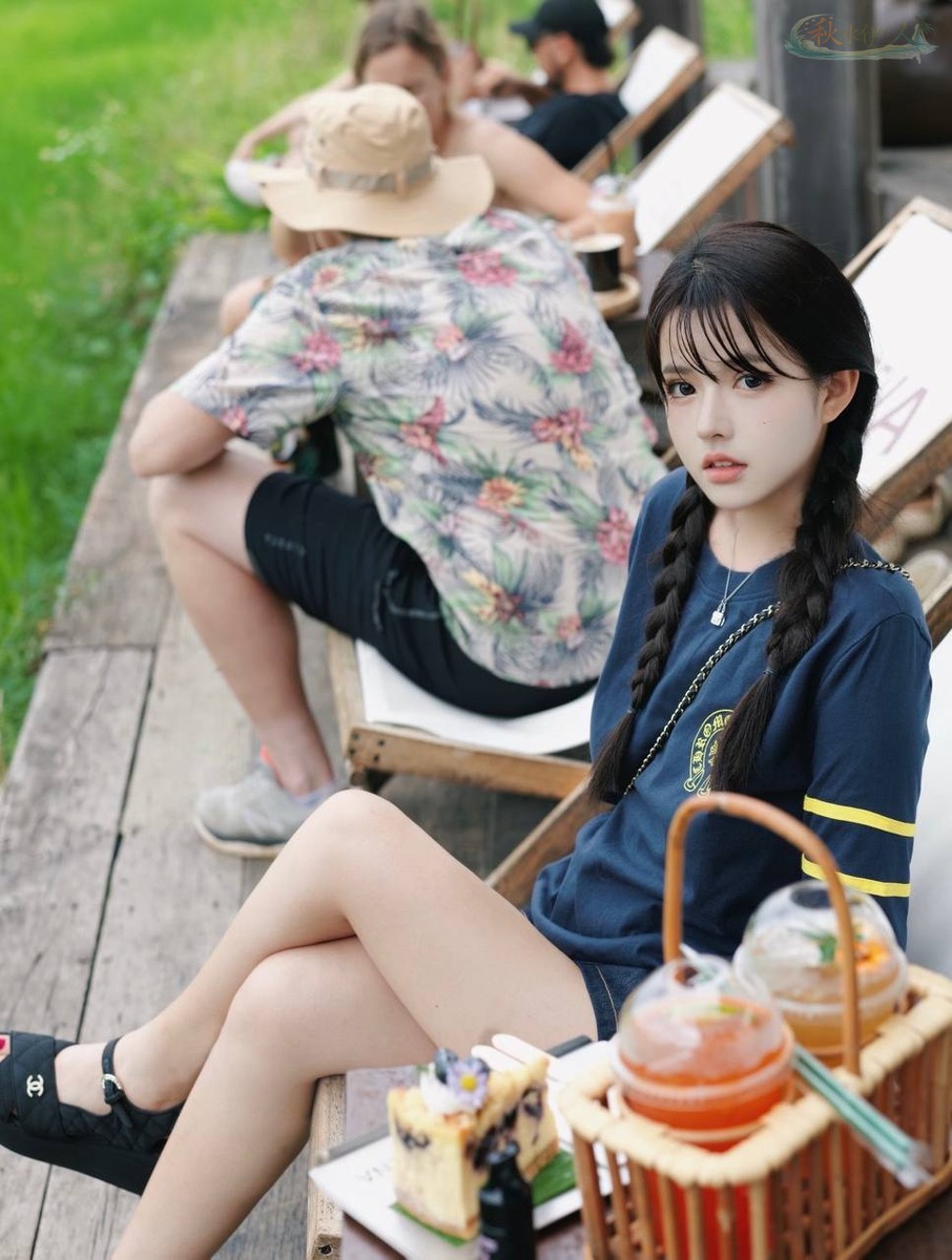 北京童颜cos少女白幼瘦写真