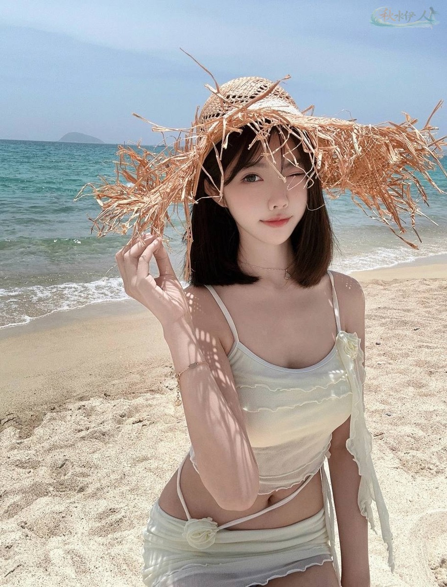 川妹子北京白皙肌肤写真