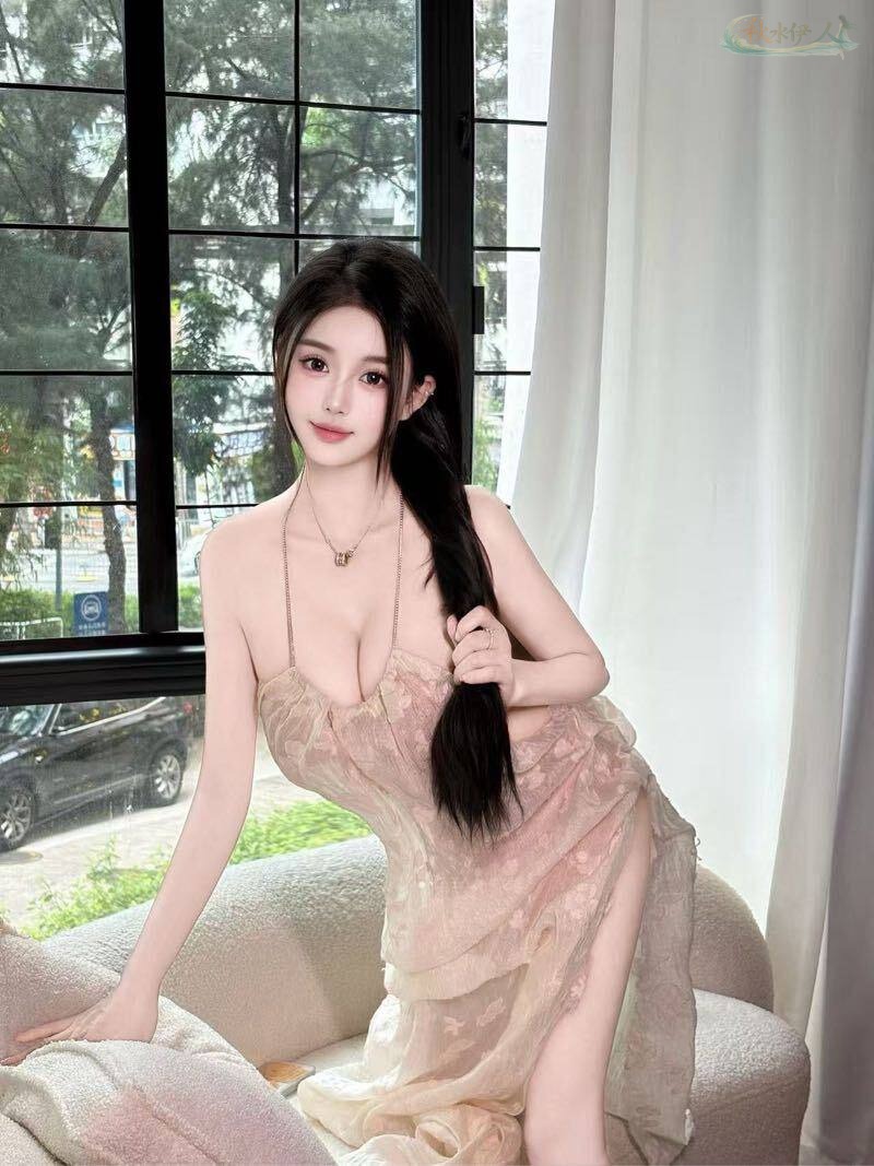 深圳皮肤白皙模特高清图