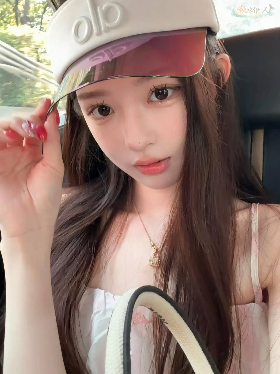 上海甜美系模特白皙皮肤写真