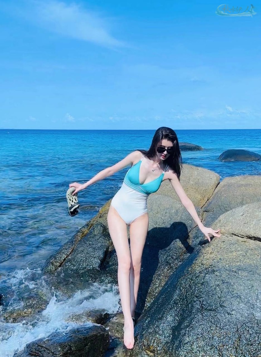 上海马甲线蜜桃臀健身模特美图