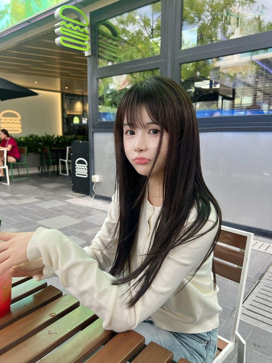 南京甜美学生模特冷白皮清新写真
