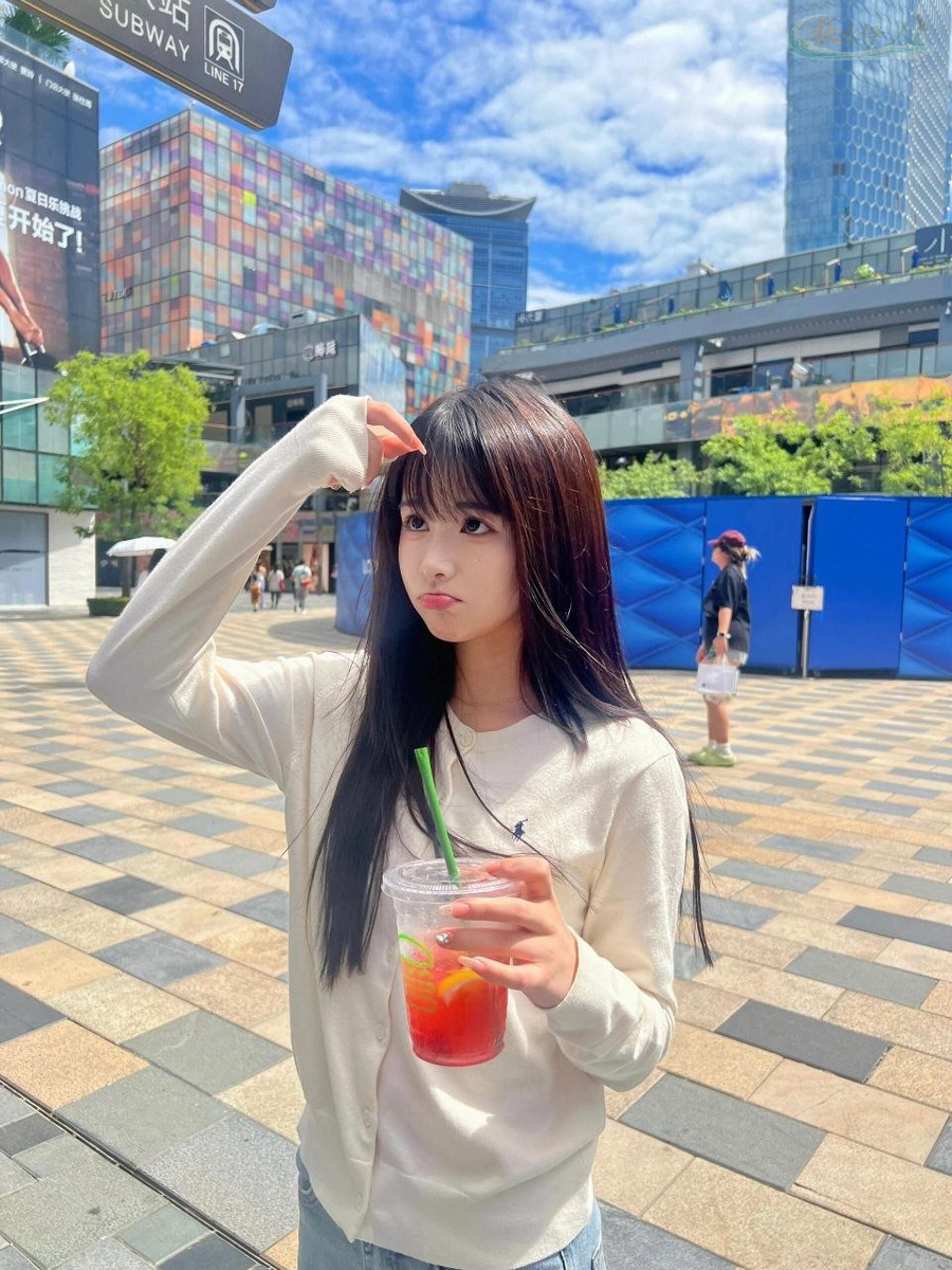 南京05后新面孔初恋脸少女约拍